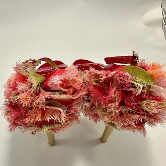 Hale Bob patent red leather floral rosette heels size 8 - Picture 14 of 15